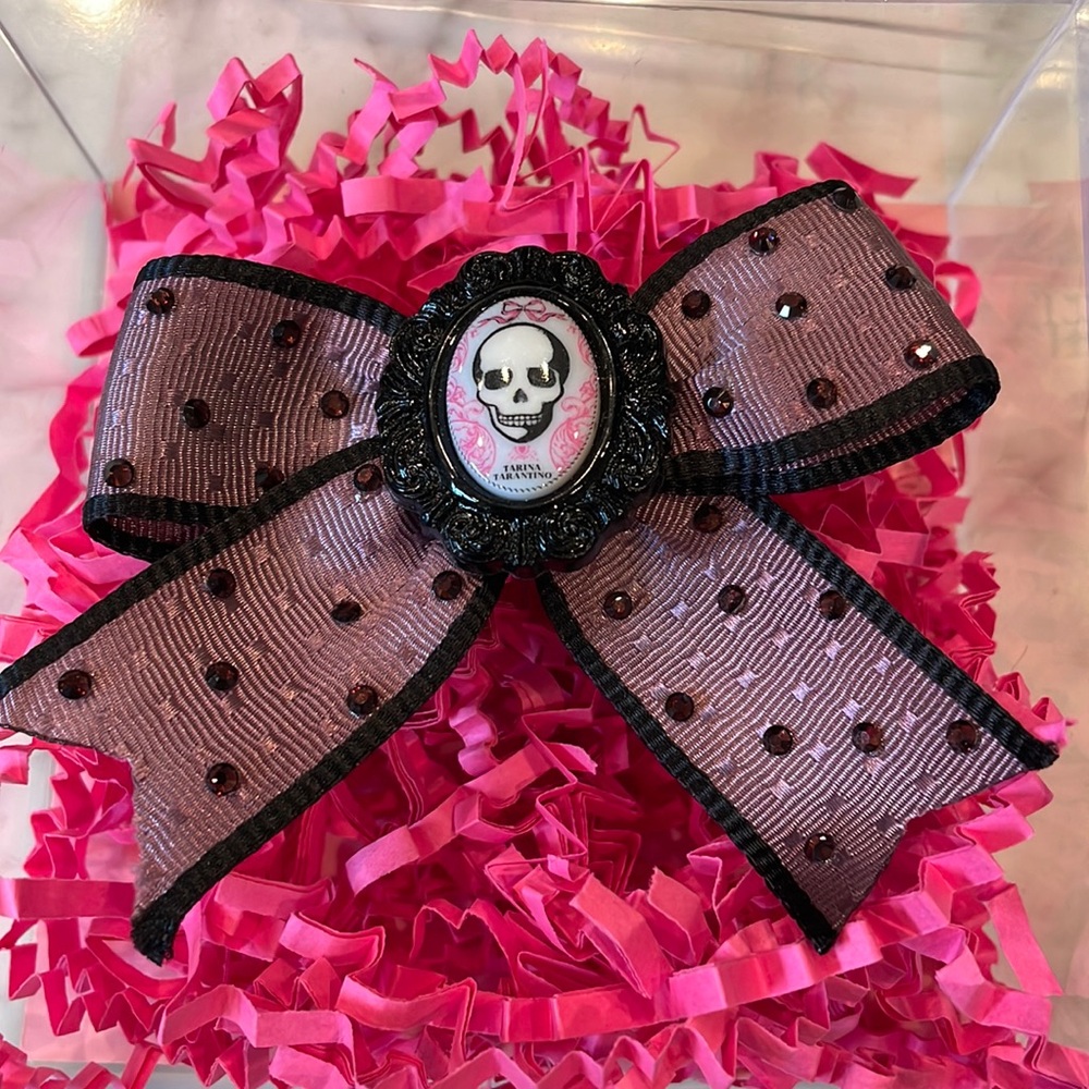 Tarina Tarantino purple skull bow hair clip